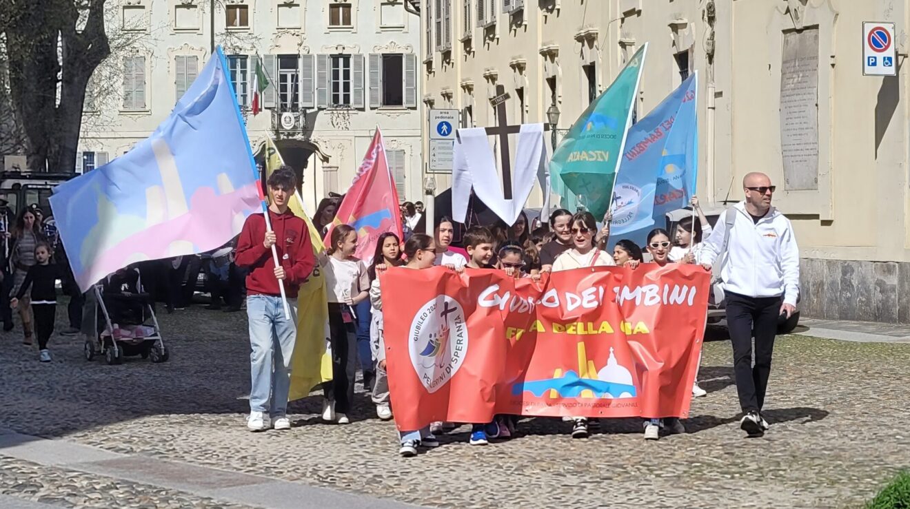 “Festa della Gioia”: 600 persone tra bambini e famiglie hanno incontrato il Vescovo Corrado