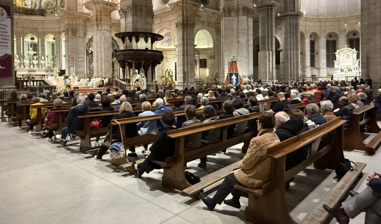 Il Duomo di Pavia gremito per ricordare Papa Francesco