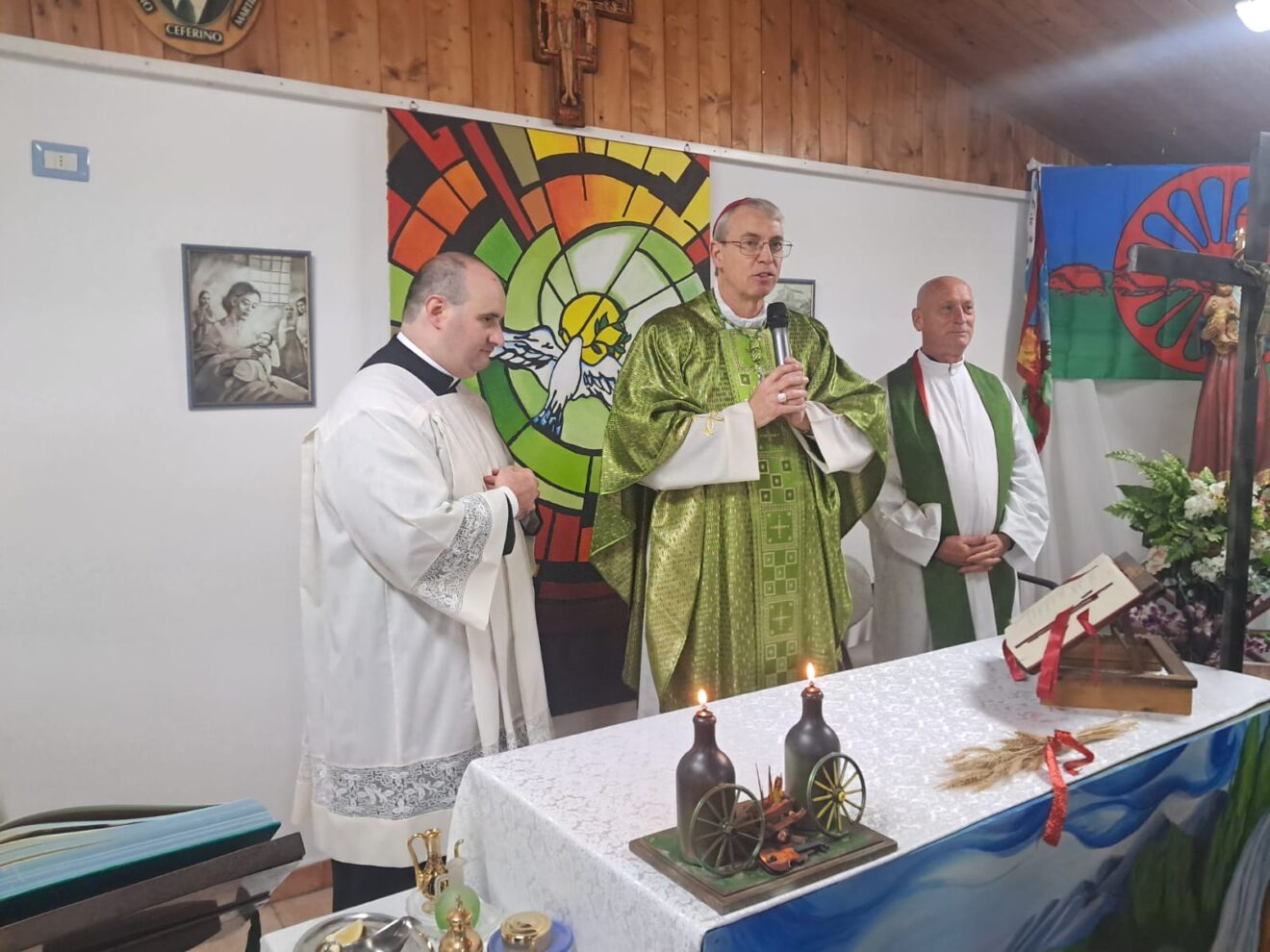 Il Vescovo Corrado al Campo Sinti di Pavia