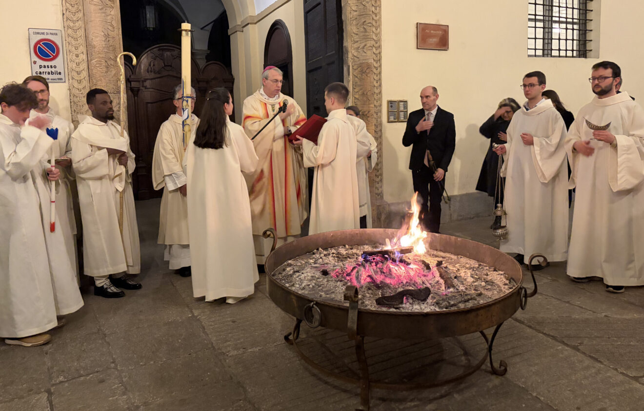 Veglia Pasquale in Cattedrale: nella notte la luce del Risorto accende i cuori